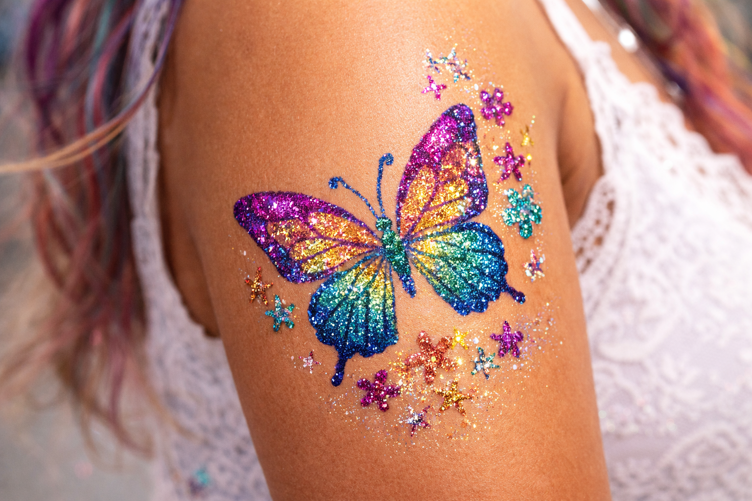 Découvrez le tatouage paillette, la tendance incontournable pour briller lors de vos événements.