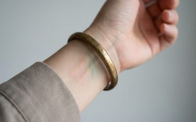 Bijoux en bronze : danger toxique ou simple oxydation ?