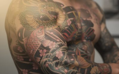 Manchette tatouage japonais : histoire, symboles et conseils pour se lancer