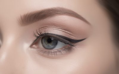Tatouage eye liner poudré : technique, avantages et conseils pour un regard sublimé